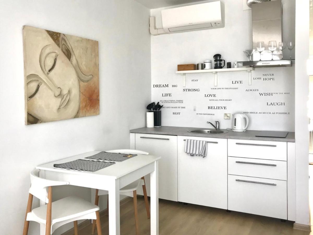 City Centre Studio In Design Quarter Close To Old Town & Harbor Lejlighed Tallinn Eksteriør billede